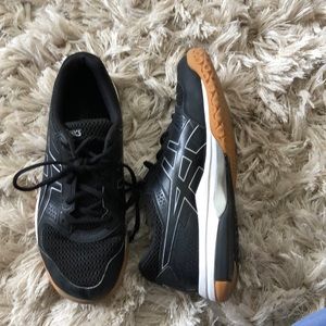 Asics Shoes - ASICS gel-rocket Women’s sz 8.5 volleyball shoes Asics Shoes - ASICS gel-rocket Women’s sz 8.5 volleyball shoes